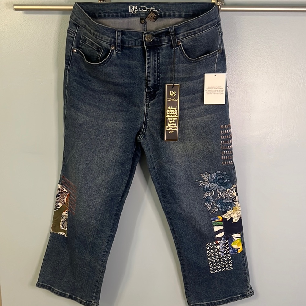 DG2 Diane Gilman capri jeans embroidery, patches boho chic! Size 12. NWT.